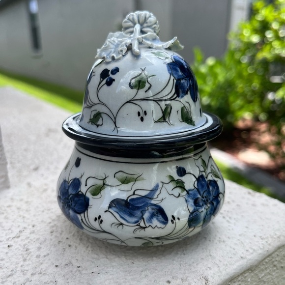 Hand Painted Blue Floral Ceramic Jam Jar with Strawberry Lid – Vintage 1997 - Picture 8 of 15